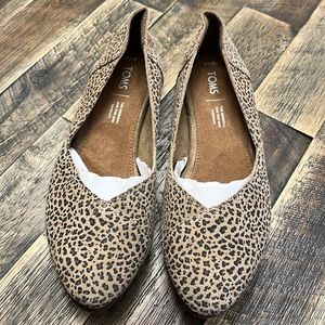 Toms Jutti Neat Suede Flat